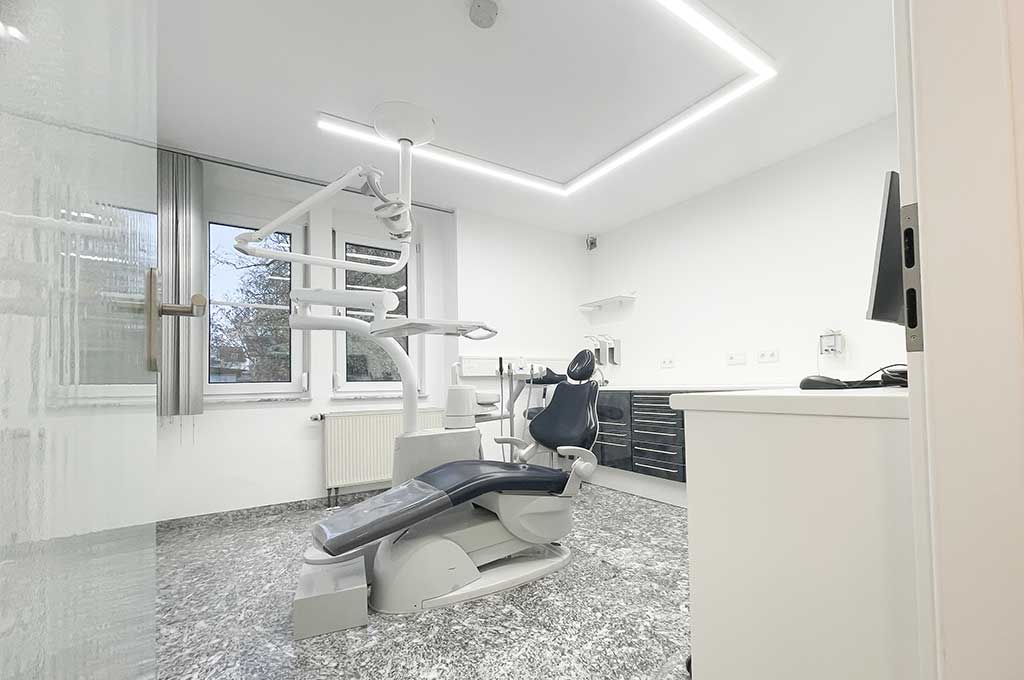 Praxisfläche mit zahnärztlicher Einrichtung - komplett eingerichtet – Bild 6
